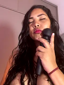 Snapshot of EmilyZuits chatting on November 2025 09:08:02 PM EmilyZuits online show from November 2025 09:08:02 PM