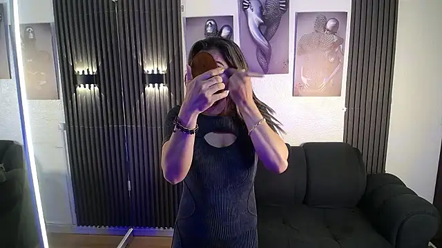 chloe  Jones  online show from January 2026 01:04:01 PM