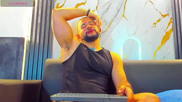 Snapshot of isaac_franko chatting on November 2025 09:09:02 PM isaac franko online show from November 2025 09:09:02 PM