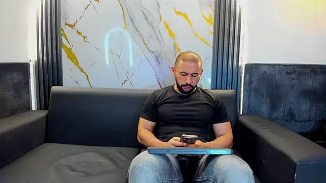 Snapshot of isaac_franko chatting on November 2025 09:19:01 PM isaac franko online show from November 2025 09:19:01 PM