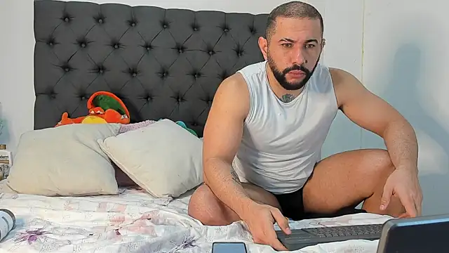 Snapshot of isaac_franko chatting on November 2025 10:54:02 PM isaac franko online show from November 2025 10:54:02 PM