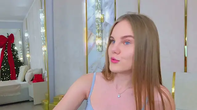 Lili Lohan online show from December 2025 05:18:02 PM