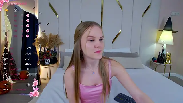 Lili Lohan online show from October 2025 05:13:02 PM