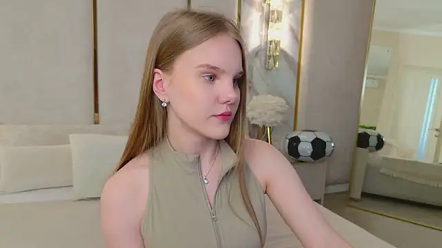 Lili Lohan online show from July 2026 05:04:02 AM