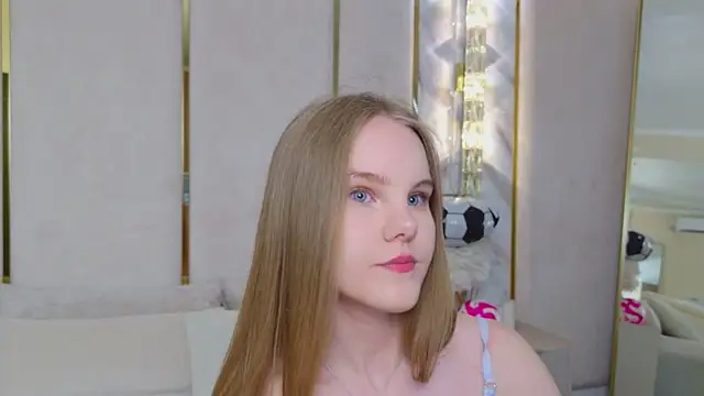 Lili Lohan online show from July 2026 05:03:02 AM