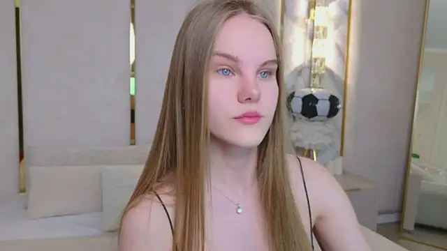 Lili Lohan online show from July 2026 05:05:01 AM