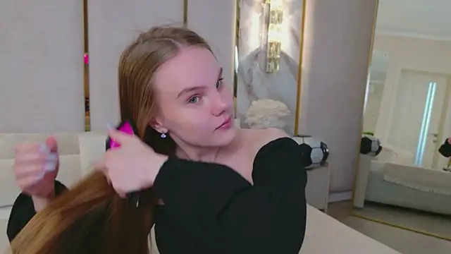 Lili Lohan online show from July 2026 05:05:02 AM