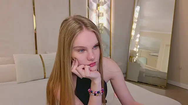 Lili Lohan online show from August 2026 05:02:01 AM