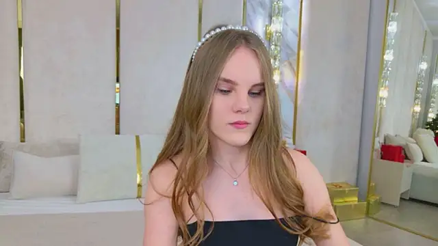 Lili Lohan online show from December 2025 05:15:02 PM