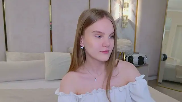 Lili Lohan online show from July 2026 05:07:02 AM