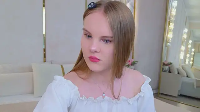 Lili Lohan online show from June 2026 05:02:01 AM