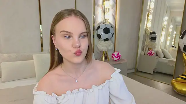 Lili Lohan online show from July 2026 05:08:01 AM