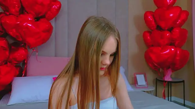 Lili Lohan online show from February 2026 05:12:02 PM