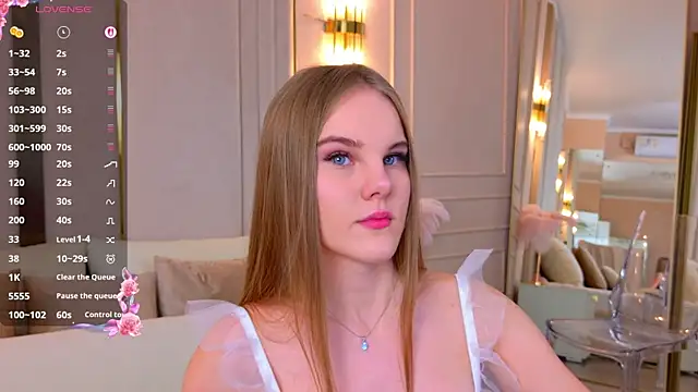 Lili Lohan online show from November 2025 05:05:01 PM