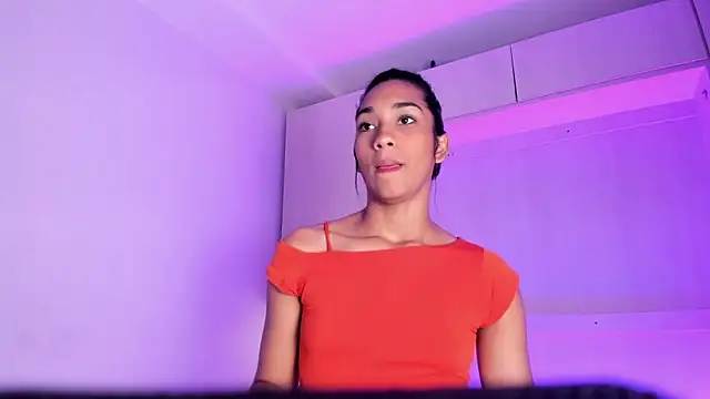 AnahiCollins online show from May 2026 01:03:01 PM