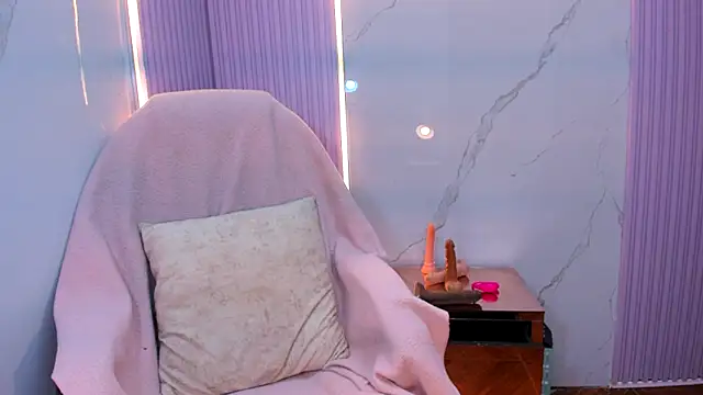 Mila Leon online show from June 2026 04:35:01 AM