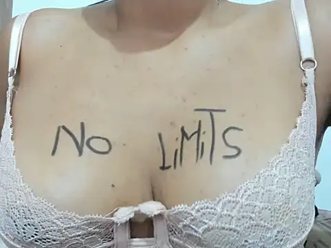 Snapshot of Valentinahot7 chatting on October 2025 03:20:01 PM Valentinahot7 online show from October 2025 03:20:01 PM