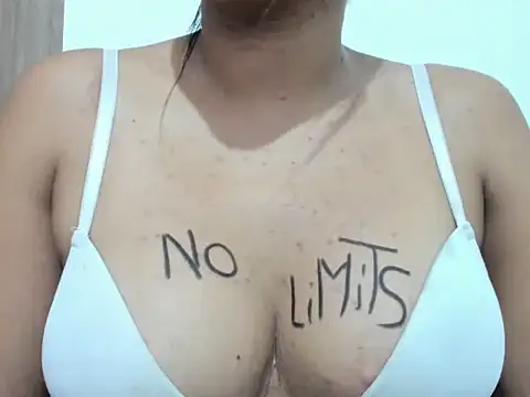 Snapshot of Valentinahot7 chatting on October 2025 07:06:01 PM Valentinahot7 online show from October 2025 07:06:01 PM