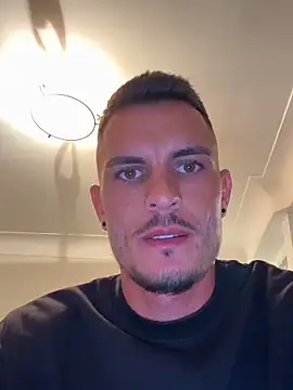 WildFlame2525 online show from September 2025 08:58:02 PM