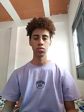 Snapshot of The_boy_good chatting on October 2025 06:42:02 PM The boy good online show from October 2025 06:42:02 PM