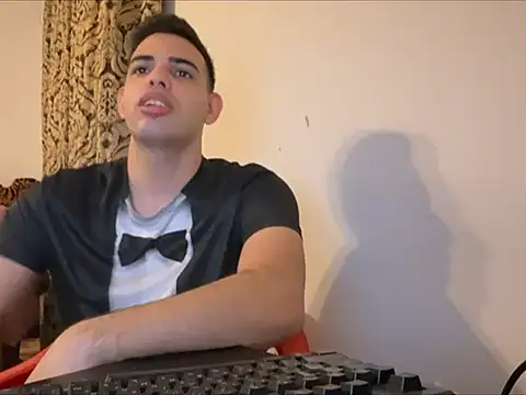 Snapshot of _Djonson_ chatting on October 2025 07:48:02 PM Djonson online show from October 2025 07:48:02 PM