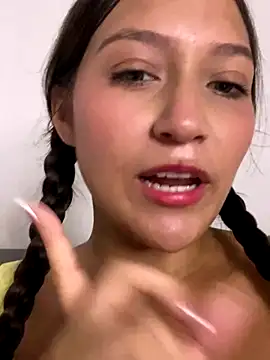 Snapshot of Cielo6925 chatting on October 2025 03:42:01 PM Cielo6925 online show from October 2025 03:42:01 PM