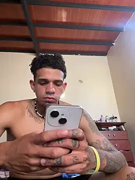 Valentino-elTuyo online show from February 2026 03:00:02 PM