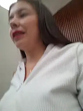 EmmaValencia  online show from May 2026 04:24:01 PM