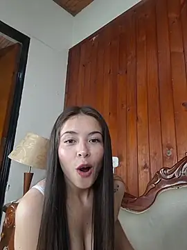 EmmaValencia  online show from April 2026 07:00:01 AM