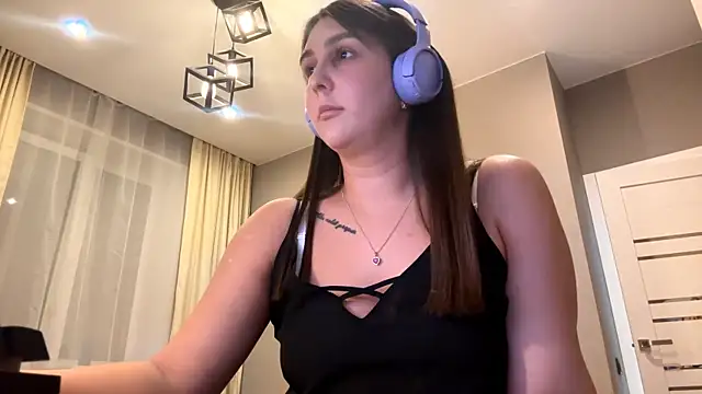 Snapshot of RoseRossi chatting on October 2025 10:17:01 AM RoseRossi online show from October 2025 10:17:01 AM
