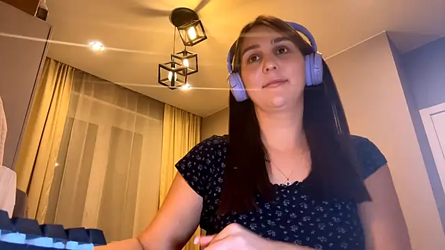 Snapshot of RoseRossi chatting on October 2025 10:05:02 AM RoseRossi online show from October 2025 10:05:02 AM