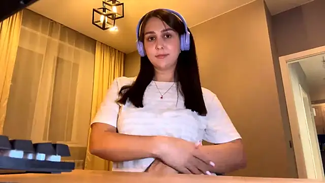 Snapshot of RoseRossi chatting on October 2025 11:11:02 AM RoseRossi online show from October 2025 11:11:02 AM