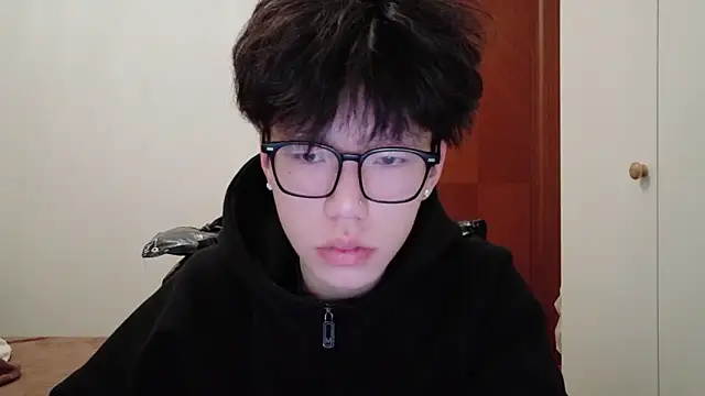 Snapshot of hangzi-0011 chatting on December 2025 12:26:01 PM hangzi-0011 online show from December 2025 12:26:01 PM