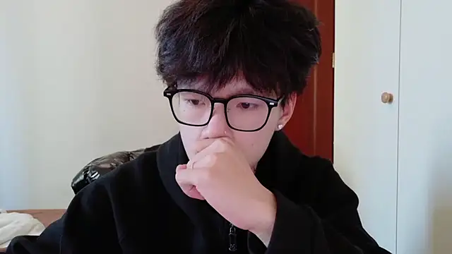 Snapshot of hangzi-0011 chatting on December 2025 07:40:02 AM hangzi-0011 online show from December 2025 07:40:02 AM