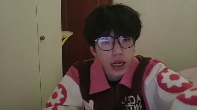 Snapshot of hangzi-0011 chatting on February 2026 07:13:01 AM hangzi-0011 online show from February 2026 07:13:01 AM