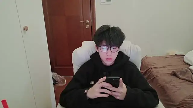 Snapshot of hangzi-0011 chatting on January 2026 08:18:02 AM hangzi-0011 online show from January 2026 08:18:02 AM