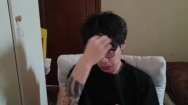 Snapshot of hangzi-0011 chatting on March 2026 08:54:01 AM hangzi-0011 online show from March 2026 08:54:01 AM