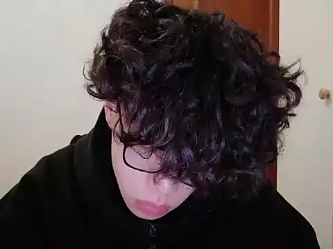 Snapshot of hangzi-0011 chatting on November 2025 12:10:02 PM hangzi-0011 online show from November 2025 12:10:02 PM