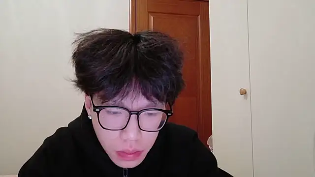 Snapshot of hangzi-0011 chatting on November 2025 12:06:01 PM hangzi-0011 online show from November 2025 12:06:01 PM