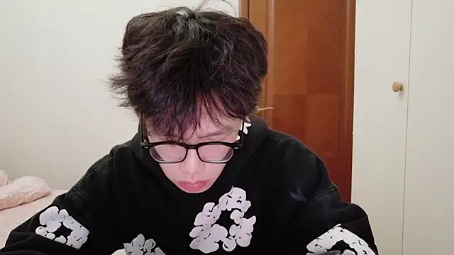 Snapshot of hangzi-0011 chatting on November 2025 01:26:01 PM hangzi-0011 online show from November 2025 01:26:01 PM