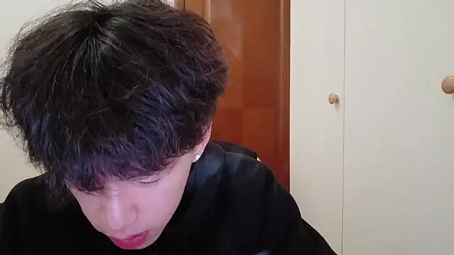 Snapshot of hangzi-0011 chatting on November 2025 08:51:01 AM hangzi-0011 online show from November 2025 08:51:01 AM