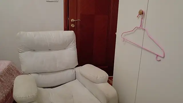 Snapshot of hangzi-0011 chatting on November 2025 01:47:02 PM hangzi-0011 online show from November 2025 01:47:02 PM