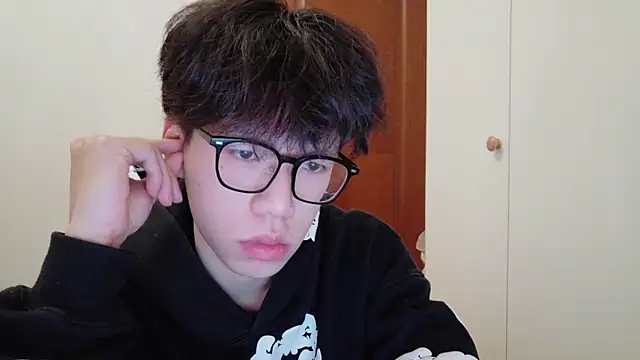 Snapshot of hangzi-0011 chatting on November 2025 12:38:02 PM hangzi-0011 online show from November 2025 12:38:02 PM