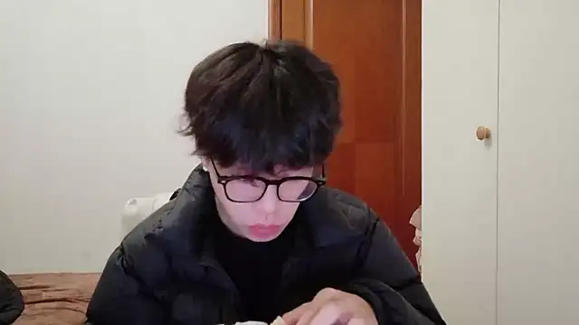 Snapshot of hangzi-0011 chatting on December 2025 01:34:02 PM hangzi-0011 online show from December 2025 01:34:02 PM