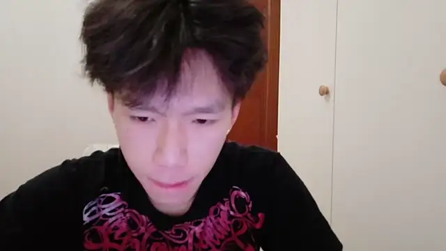 Snapshot of hangzi-0011 chatting on November 2025 01:42:02 AM hangzi-0011 online show from November 2025 01:42:02 AM