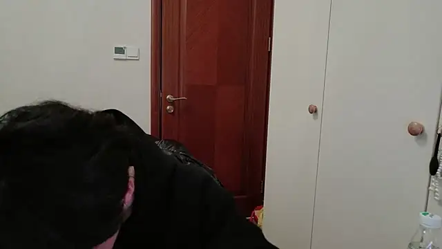 Snapshot of hangzi-0011 chatting on December 2025 11:14:01 AM hangzi-0011 online show from December 2025 11:14:01 AM