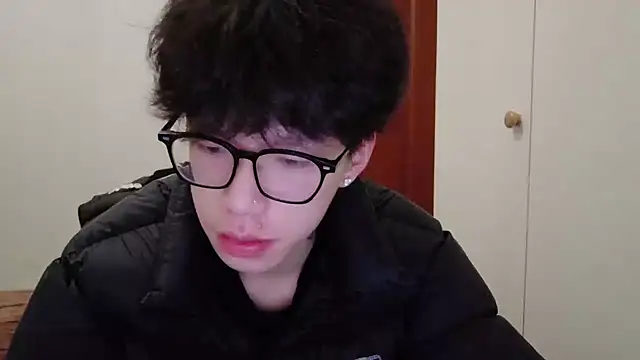 Snapshot of hangzi-0011 chatting on November 2025 12:05:02 PM hangzi-0011 online show from November 2025 12:05:02 PM