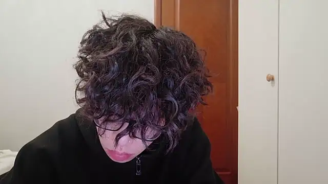 Snapshot of hangzi-0011 chatting on October 2025 07:29:01 AM hangzi-0011 online show from October 2025 07:29:01 AM