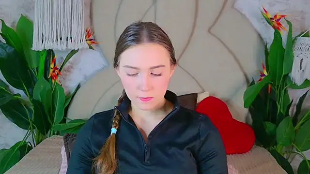 OliviaLay online show from November 2025 06:36:01 AM