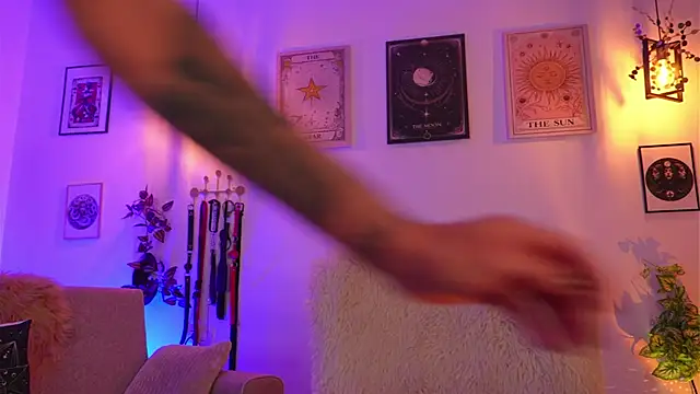 curlynatashaa online show from November 2025 05:35:01 PM